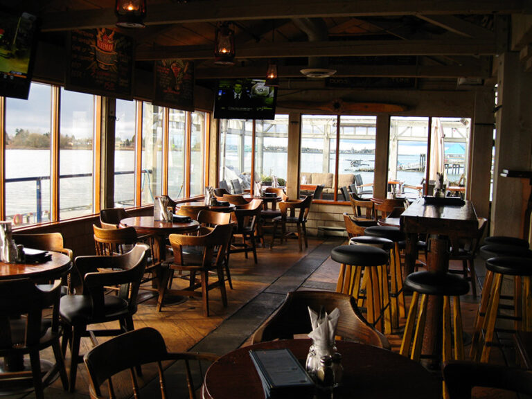 Flying Beaver Bar & Grill